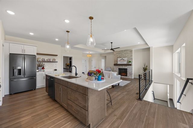 3007 Prairielight Court, Hiawatha, IA 52233