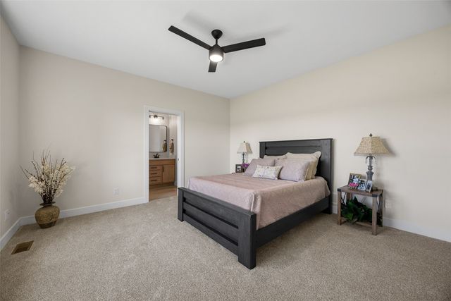 3007 Prairielight Court, Hiawatha, IA 52233
