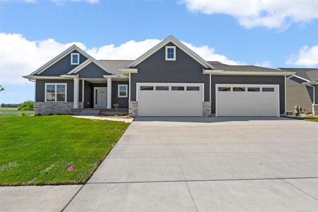 3007 Prairielight Court, Hiawatha, IA 52233