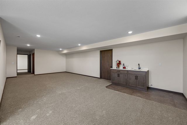 3007 Prairielight Court, Hiawatha, IA 52233