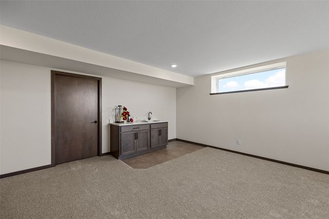 3007 Prairielight Court, Hiawatha, IA 52233
