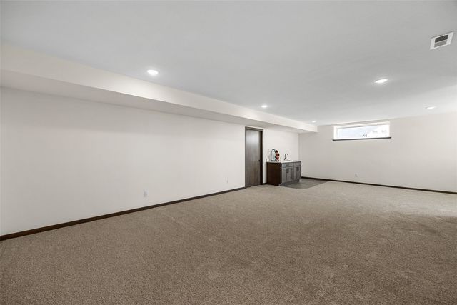 3007 Prairielight Court, Hiawatha, IA 52233