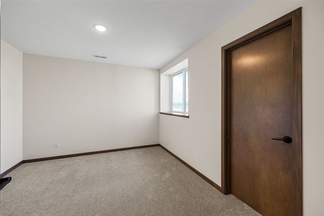 3007 Prairielight Court, Hiawatha, IA 52233