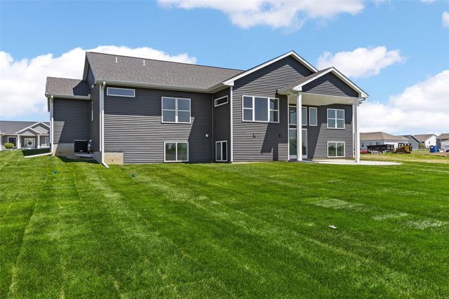 3007 Prairielight Court, Hiawatha, IA 52233