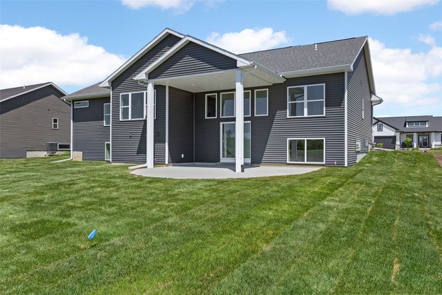 3007 Prairielight Court, Hiawatha, IA 52233