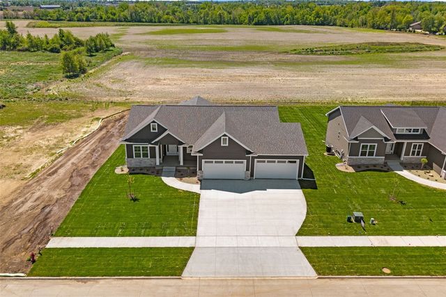 3007 Prairielight Court, Hiawatha, IA 52233