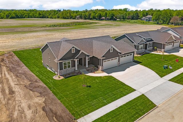 3007 Prairielight Court, Hiawatha, IA 52233