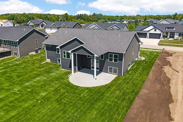 3007 Prairielight Court, Hiawatha, IA 52233