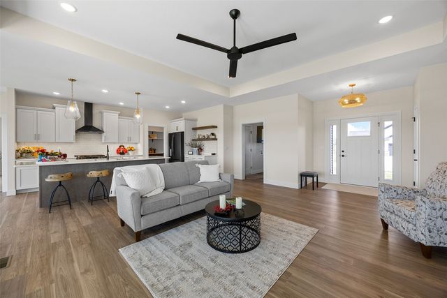 3007 Prairielight Court, Hiawatha, IA 52233