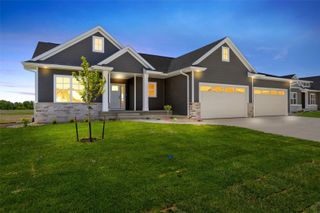 3007 Prairielight Court, Hiawatha, IA 52233