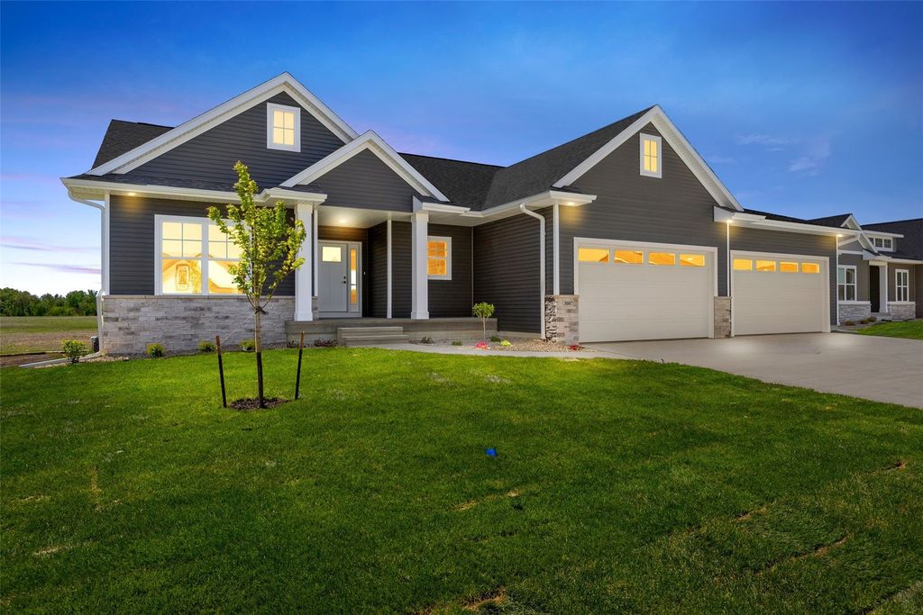 3007 Prairielight Court, Hiawatha, IA 52233