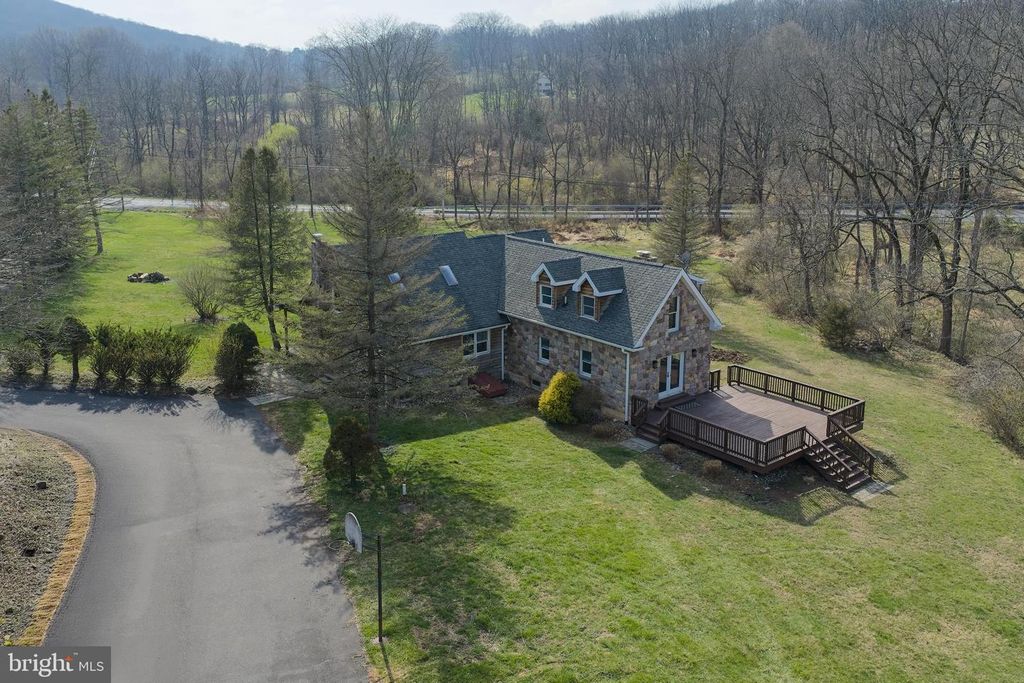 4325 LEHNENBERG RD, Riegelsville, PA 18077