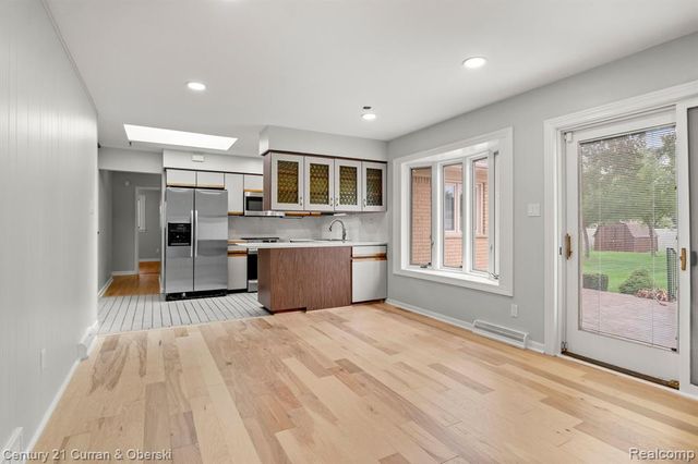 21979 Hickorywood Drive, Dearborn Heights, MI 48127