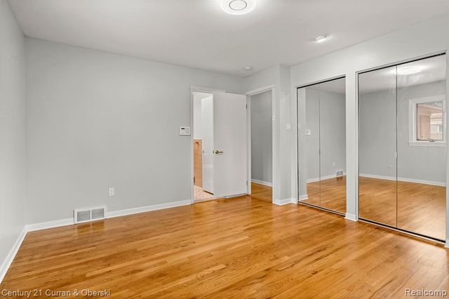 21979 Hickorywood Drive, Dearborn Heights, MI 48127