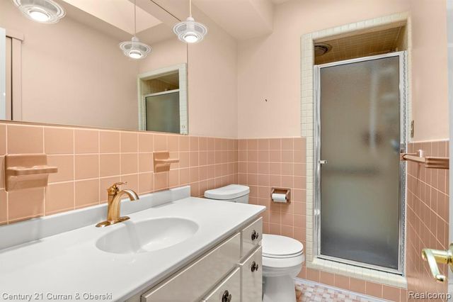 21979 Hickorywood Drive, Dearborn Heights, MI 48127