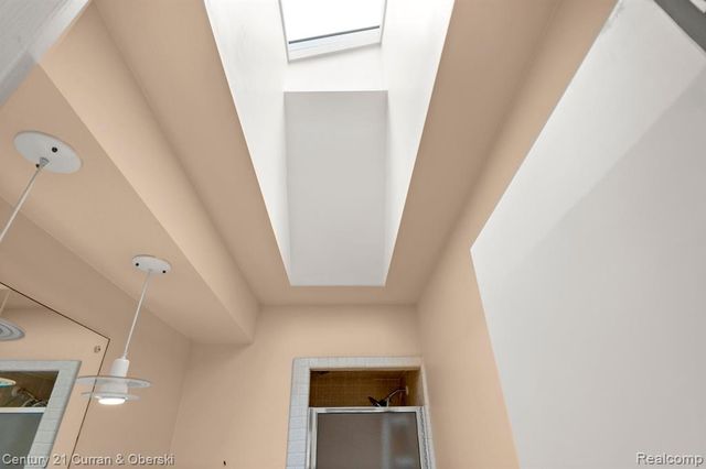 21979 Hickorywood Drive, Dearborn Heights, MI 48127