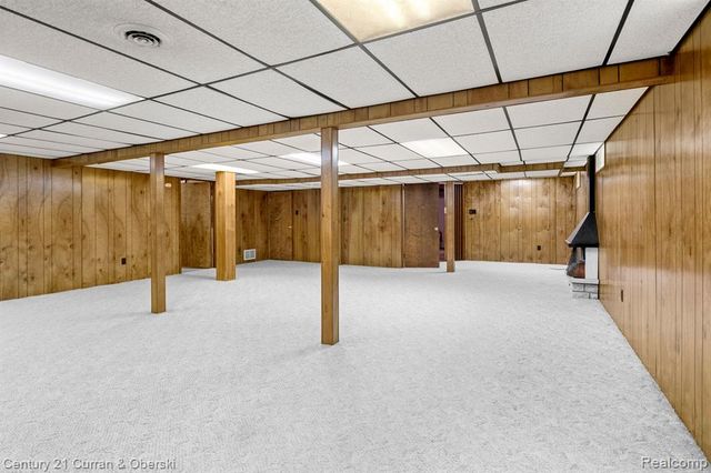 21979 Hickorywood Drive, Dearborn Heights, MI 48127