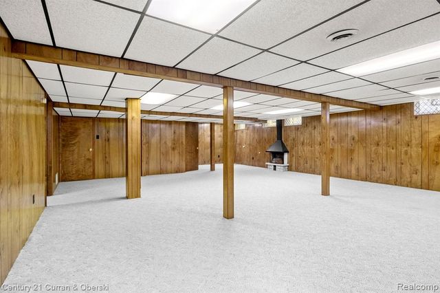 21979 Hickorywood Drive, Dearborn Heights, MI 48127