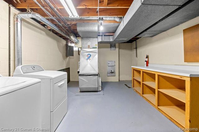 21979 Hickorywood Drive, Dearborn Heights, MI 48127