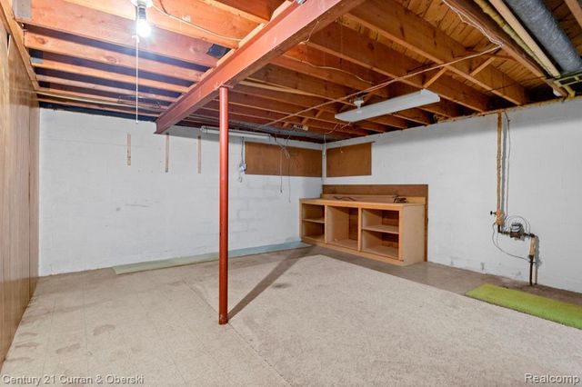 21979 Hickorywood Drive, Dearborn Heights, MI 48127