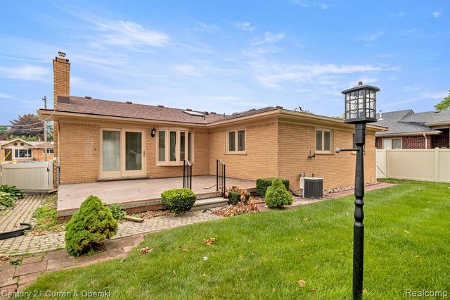 21979 Hickorywood Drive, Dearborn Heights, MI 48127
