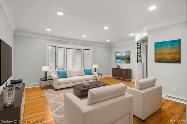 21979 Hickorywood Drive, Dearborn Heights, MI 48127