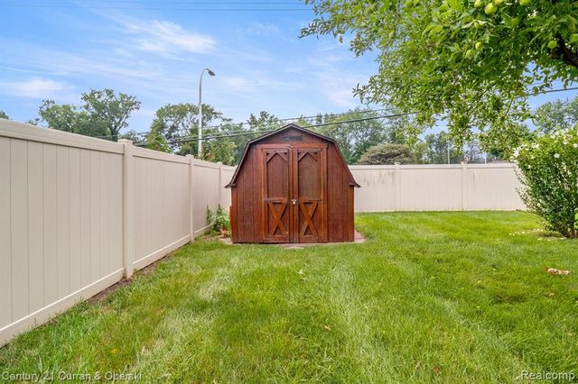 21979 Hickorywood Drive, Dearborn Heights, MI 48127