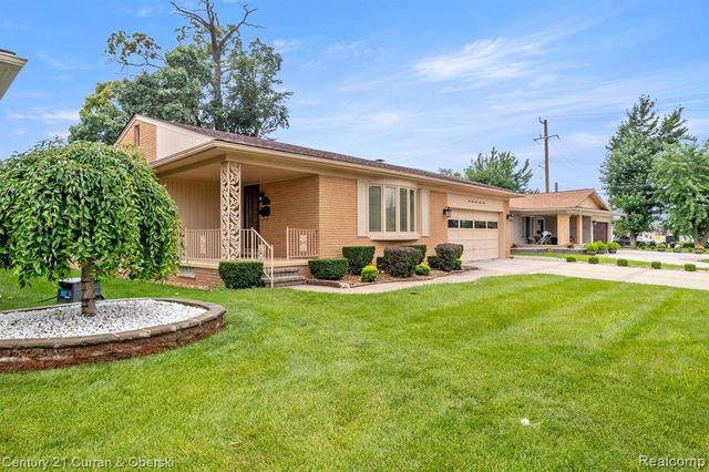 21979 Hickorywood Drive, Dearborn Heights, MI 48127