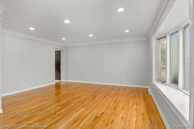 21979 Hickorywood Drive, Dearborn Heights, MI 48127