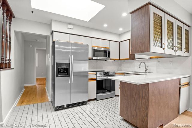 21979 Hickorywood Drive, Dearborn Heights, MI 48127