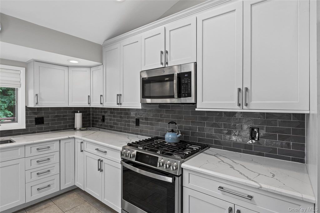 12 Jano Place, Plainview, NY 11803 — photo 4