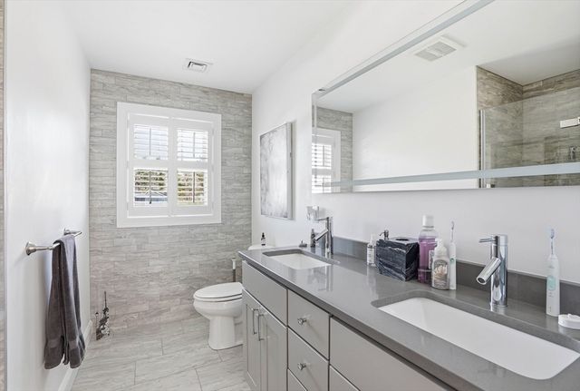 17 Fieldstone Ln, Marion, MA 02738