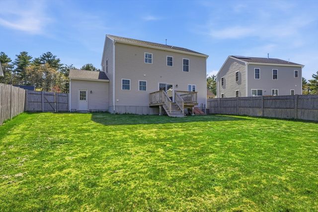 17 Fieldstone Ln, Marion, MA 02738