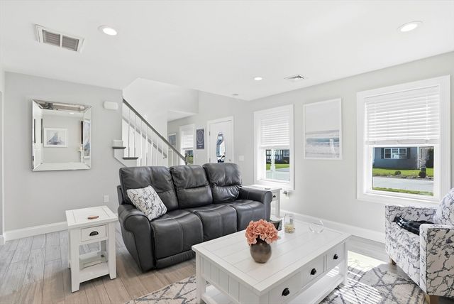 17 Fieldstone Ln, Marion, MA 02738