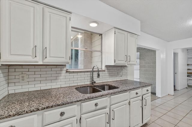 2422 Lakeshore Drive, Grand Prairie, TX 75051