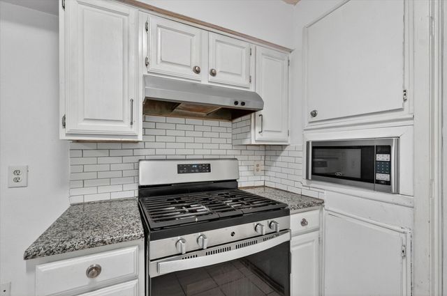 2422 Lakeshore Drive, Grand Prairie, TX 75051