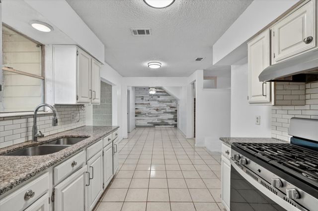 2422 Lakeshore Drive, Grand Prairie, TX 75051