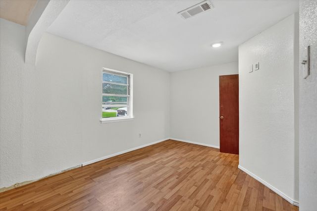 2422 Lakeshore Drive, Grand Prairie, TX 75051