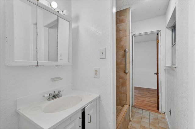 2422 Lakeshore Drive, Grand Prairie, TX 75051