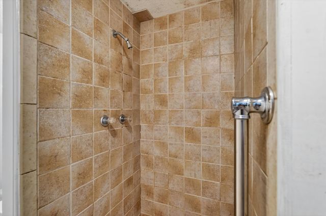 2422 Lakeshore Drive, Grand Prairie, TX 75051