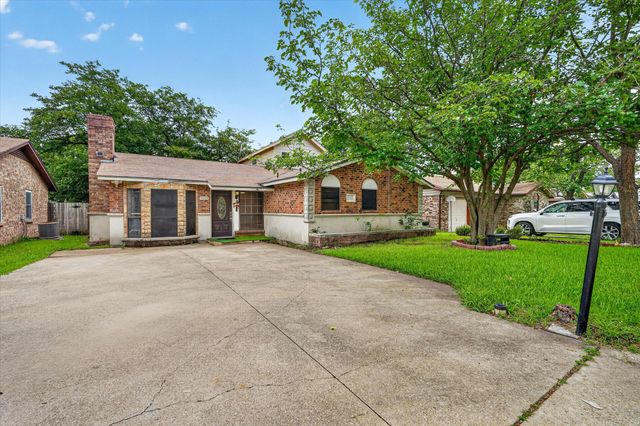 2422 Lakeshore Drive, Grand Prairie, TX 75051