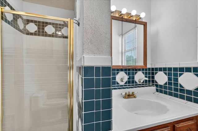 2422 Lakeshore Drive, Grand Prairie, TX 75051