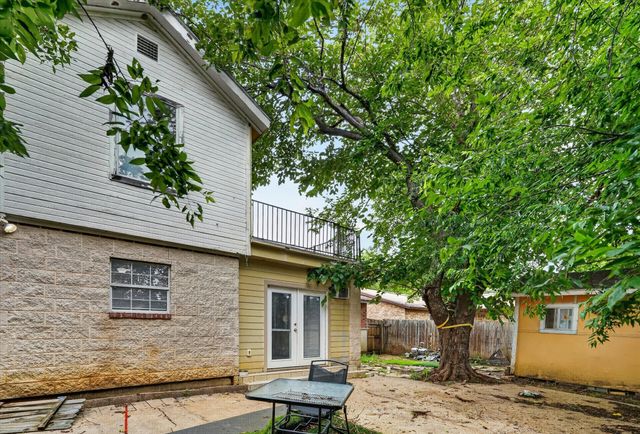 2422 Lakeshore Drive, Grand Prairie, TX 75051
