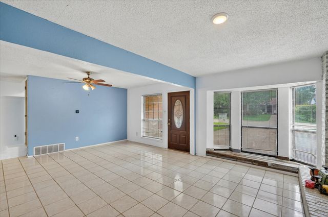 2422 Lakeshore Drive, Grand Prairie, TX 75051