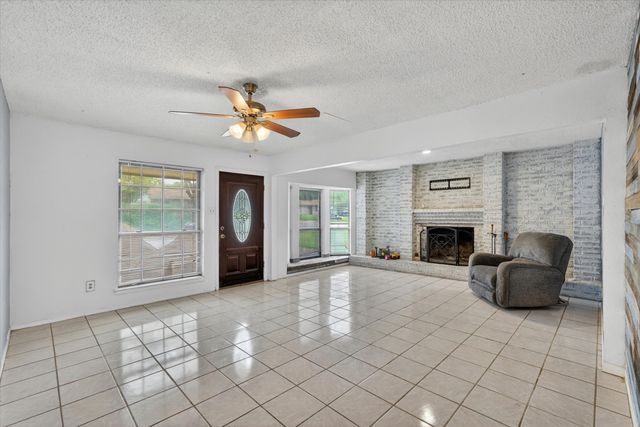 2422 Lakeshore Drive, Grand Prairie, TX 75051