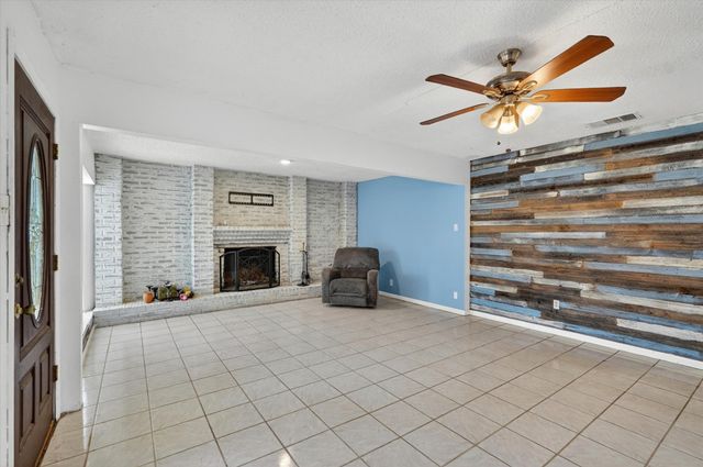 2422 Lakeshore Drive, Grand Prairie, TX 75051