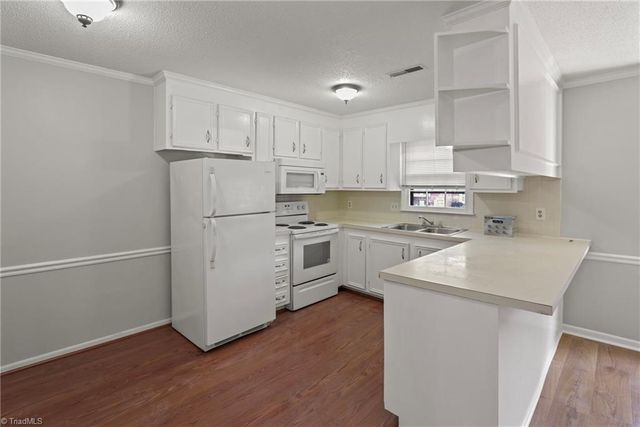 212 Olde Vineyard Court, Winston-salem, NC 27104