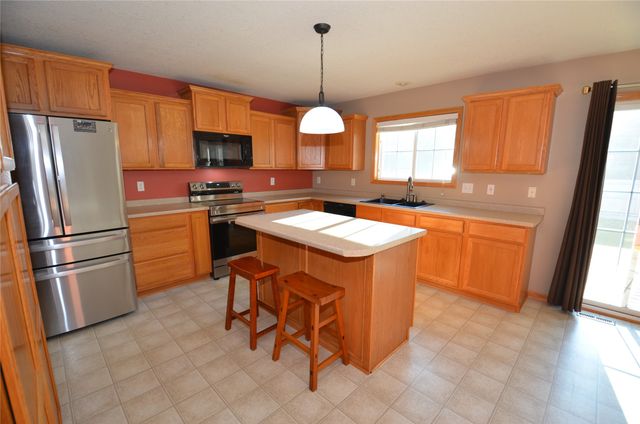 3608 Brook Run Drive, Des Moines, IA 50317