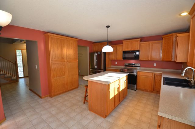 3608 Brook Run Drive, Des Moines, IA 50317