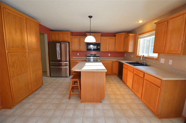 3608 Brook Run Drive, Des Moines, IA 50317